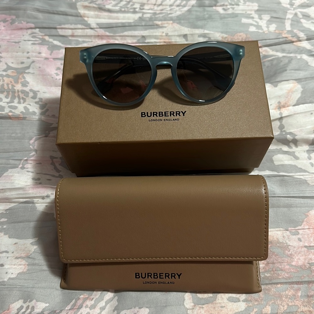 Brand new burberry sunglasses